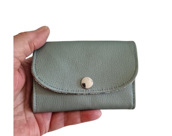 Small wallet with note compartment, made of imitation leather