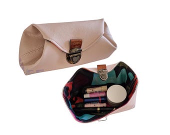 Cosmetic bag made of faux leather – small makeup bag with snap closure, handmade, ideal for makeup and for on the go.