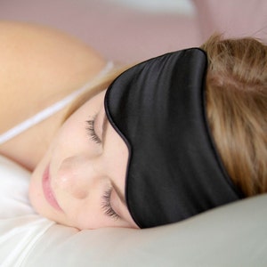 Organic 19MM Mulberry Silk Sleep Mask, Non-toxic Dyes. Super Soft, Organic, Lightweight, Adjustable Strap Fits for Any Sleep Position-