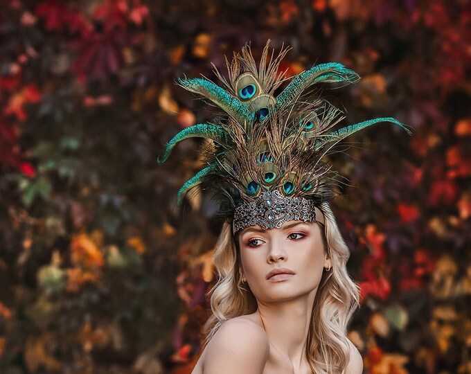 Образ королевы павлинов. Женщина павлин. Королева павлинов. Фреска сад с павлином. Maxine gadd картины.