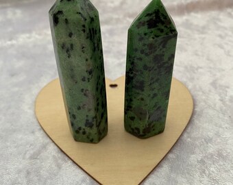 Tours de Zoisite de Rubis