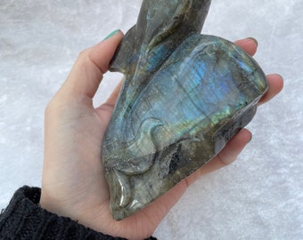 Talla de delfines de labradorita