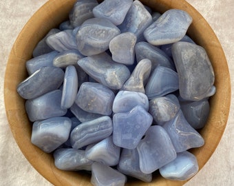 Piedras pulidas de calcedonia azul