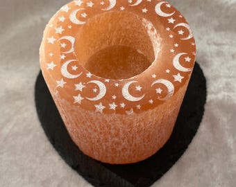 Porta-velas tealight em selenita laranja com lua e estrelas