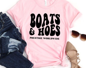 Camisa mundial de prestigio de Boats And Hoes, camisa de barcos y azadas para él/su regalo de Navidad, camisa divertida en modo vacay para amantes de Boats N' Hoes