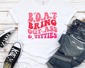 BOTE. Camisa de diseño, camisa de barcos y azadas para su regalo de Navidad, camisa de navegación, camisa de barco divertida, barcos divertidos y azadas, camiseta de barcos y azadas