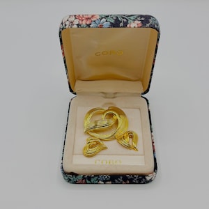 Ensemble broche Coro et boucles d'oreilles coeur vintage des années 80, boîte florale ordinaire et carte, boucles d'oreilles broche coeur en or, cadeau fête des mères, femme