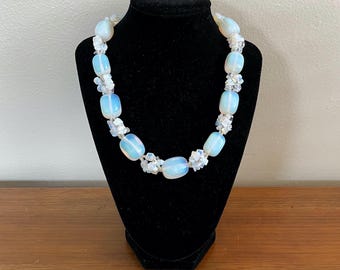 Collar vintage de opalita con cuentas gruesas