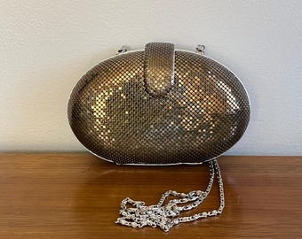 Bolso de mano vintage Whiting and Davis de malla, tipo minaudière, con forma de concha, estilo disco.