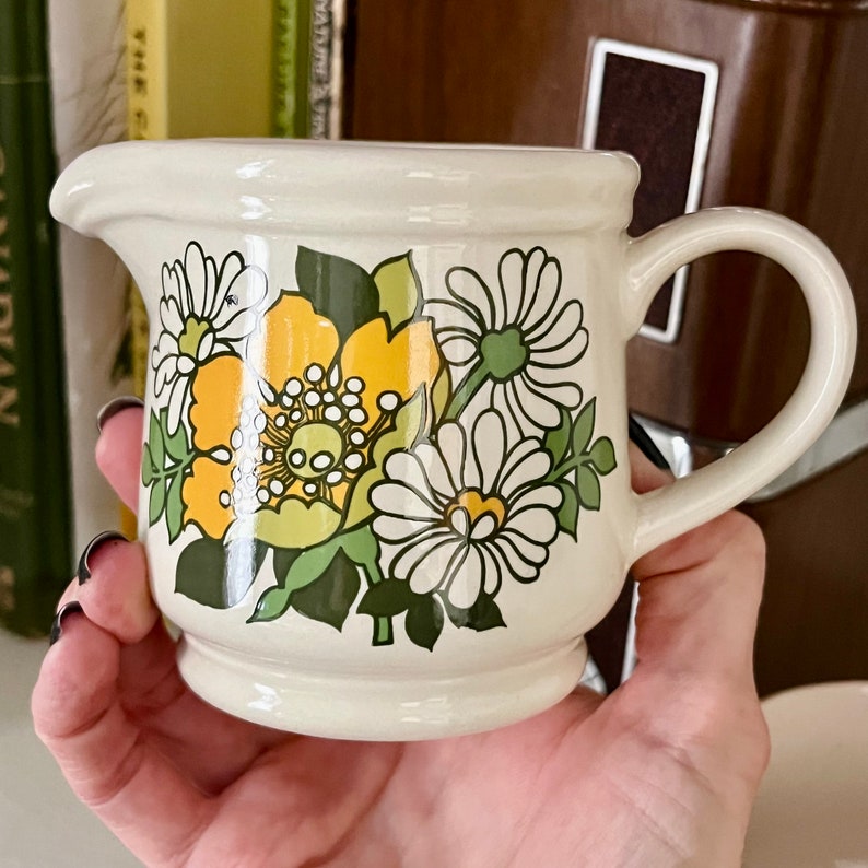 Mod Flower Power Sandler Creamer And Sugar Bowl Set Daisies Yellow Green White image 3