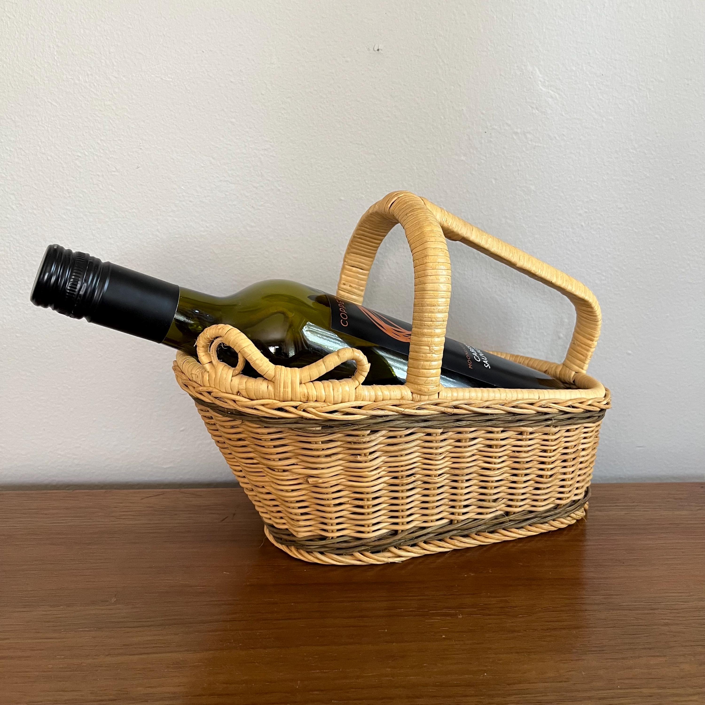 Vintage Wicker Basket Wine Bottle Holder, Pourer Caddy, French Country Style, Retro Wine Carrier, Bottle Holder, Wine Basket Pourer