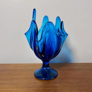 Viking Blunique Six Petal Handkerchief Vase: Mid Century Modern