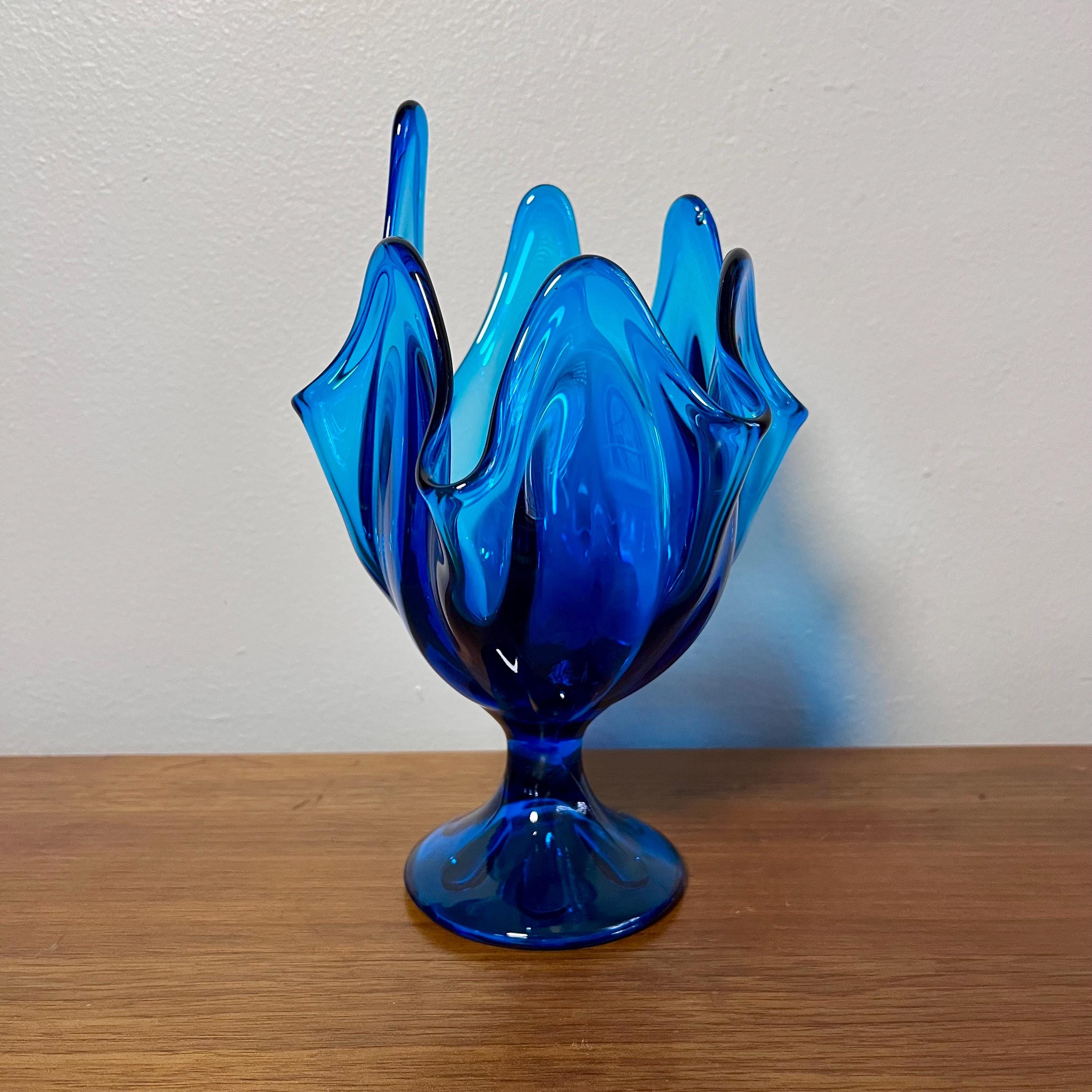 Viking Blunique Six Petal Handkerchief Vase: Mid Century Modern