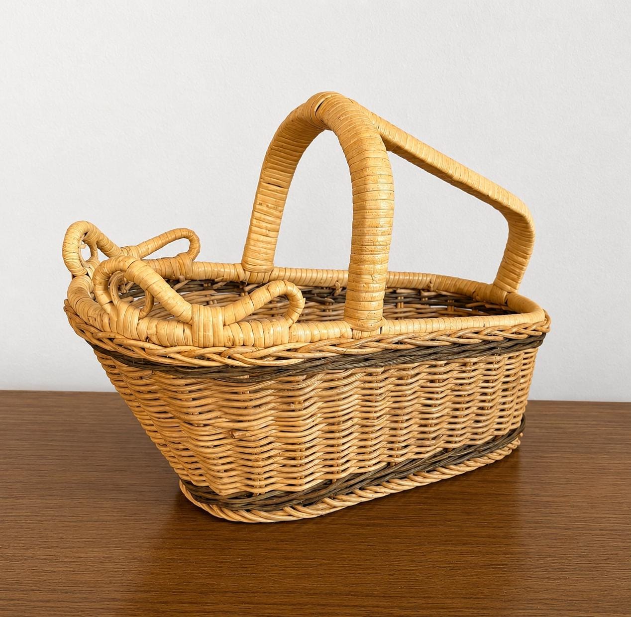 Vintage Wicker Wine Bottle Basket: French Country Wine Pourer