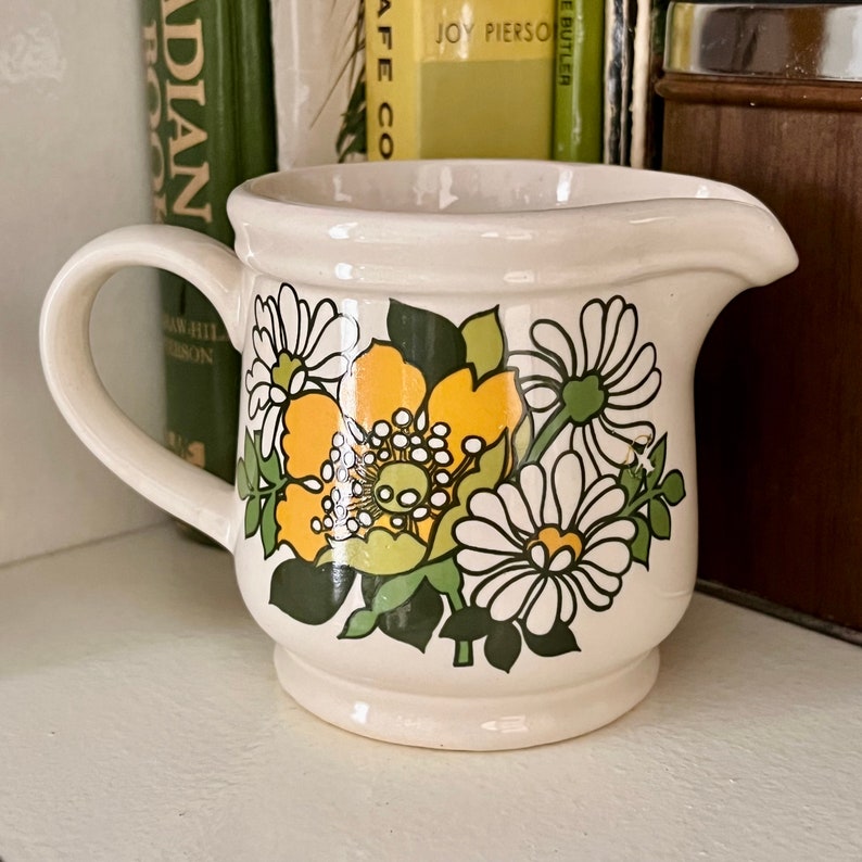 Mod Flower Power Sandler Creamer And Sugar Bowl Set Daisies Yellow Green White image 2