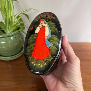 Vintage Russian Laquer Box, Folk Art Box, Russian Folk Art, Trinket Box, Jewelry Box, Powder Box, Dresser Box