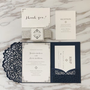 invitations de mariage marine et argent avec poche découpée au laser Cartes RSVP GRATUITES