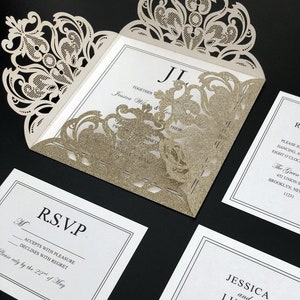 Elegante set di inviti di nozze con taglio laser champagne oro scintillante