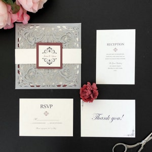 Silver et Bourgogne Laser Cut Invitations de mariage
