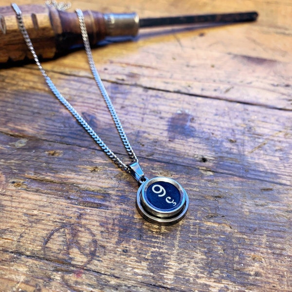 NEW !!! Anciennes Touches Vintage de Typewriter long collier pendentif Lettre pour écrivaine ou écrivain - Ernest et Célestin