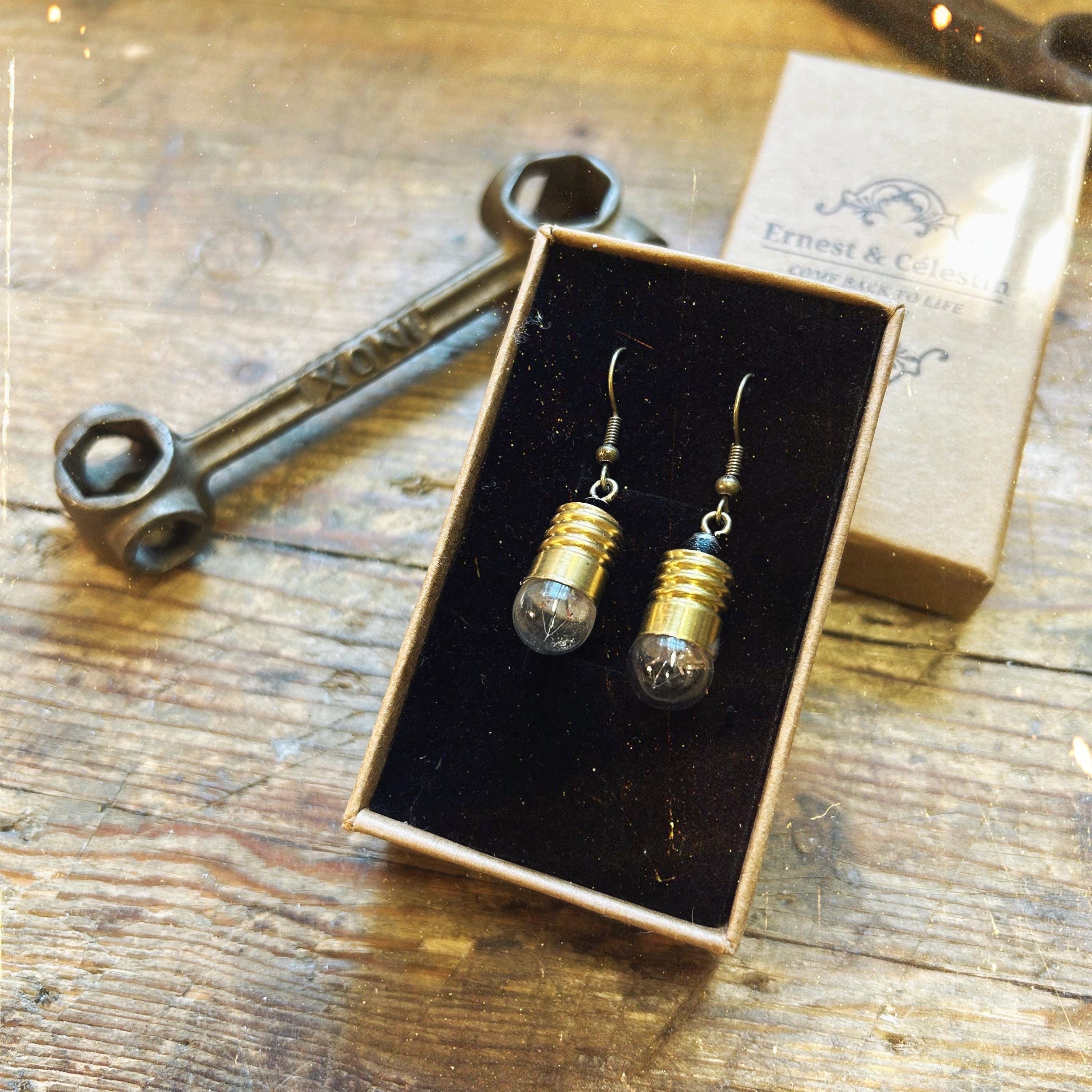Lot D'anciennes Boucles D'oreilles Orphelines Vintage - Bijoux Rétro Collection