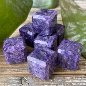High Quality Charoite Cube (30mm）- Charoite - Healing Crystals and Stones - Crown Chakra