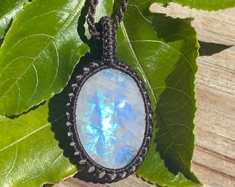 macramé Rainbow Moonstone Necklace