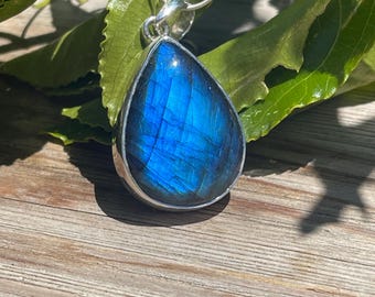 Sterling Silver Labradorite Pendant: Mystical Healing Crystal