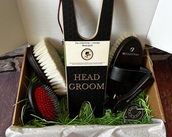 Luxury Horse Grooming Gift Set, Present for Horse Lovers, Rider and Grooms, Engraved Boot Jack & Brush set with Hoof Pick, Horseshoe Keyring