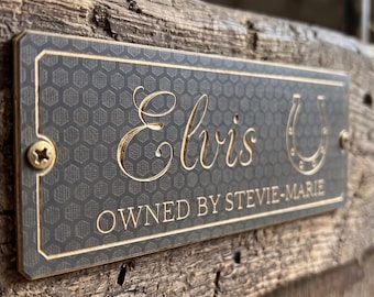 Horse Stable Name plaque with shoe, dressage or jumping horse, Personalised Engraved Brown Wooden Stable Door Sign, Name Plate, Equine gift