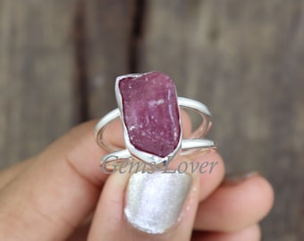 Bague en argent sterling avec rubis brut : pierre de naissance en juillet, pierre de guérison
