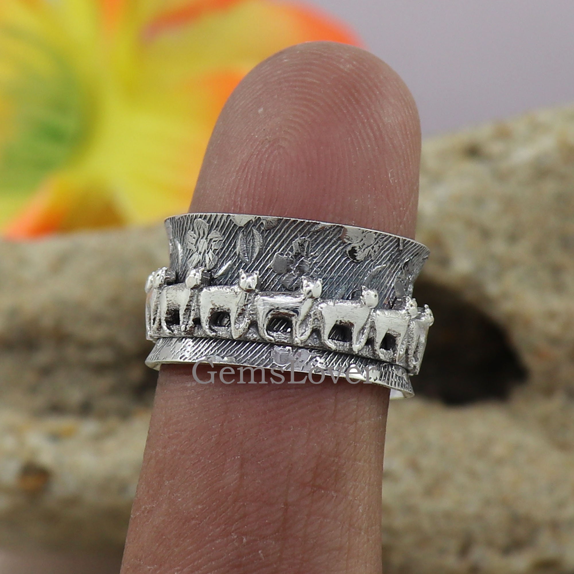 Cat outlet spinner ring