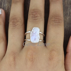 未加工レインボームーンストーンリング：925スターリングシルバー、カットされていない宝石
