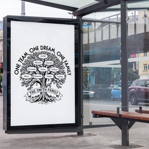 Pu&ograve; includere: Disegno di albero genealogico in bianco e nero con il testo "One Team, One Dream, One Family" e "The Smith Family". L'albero ha rami con i nomi dei membri della famiglia, tra cui James, Michael, Charlotte, Alexander, Emma, William, Olivia, Benjamin, Sophia e Isabella.
