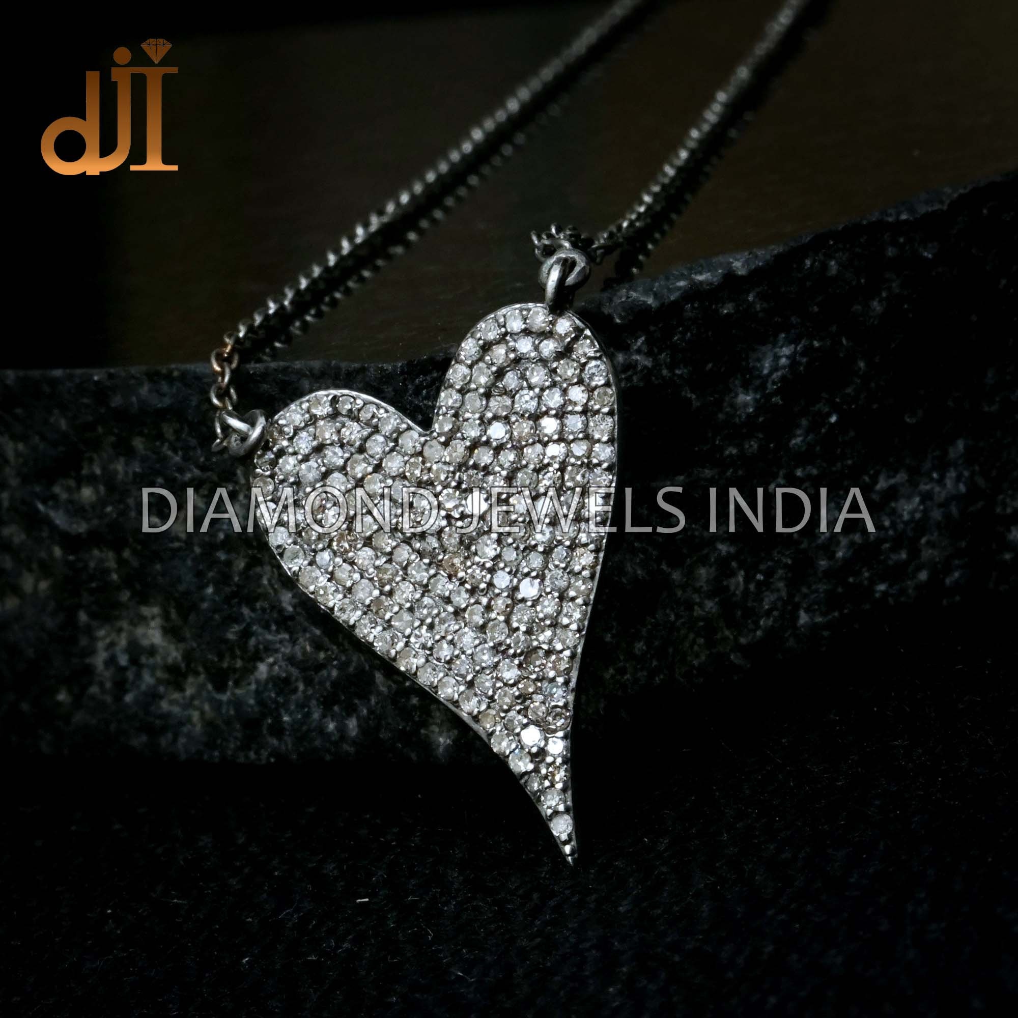 【CHUU 着用】Heart Kiss Pave Necklace(925 Silver, 2 COLOR) Small Pave Heart – SHOPSHYMI
