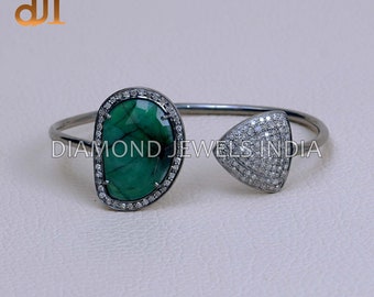 Brazalete de plata oxidada con pavé de esmeralda y diamantes: piedra natal de mayo