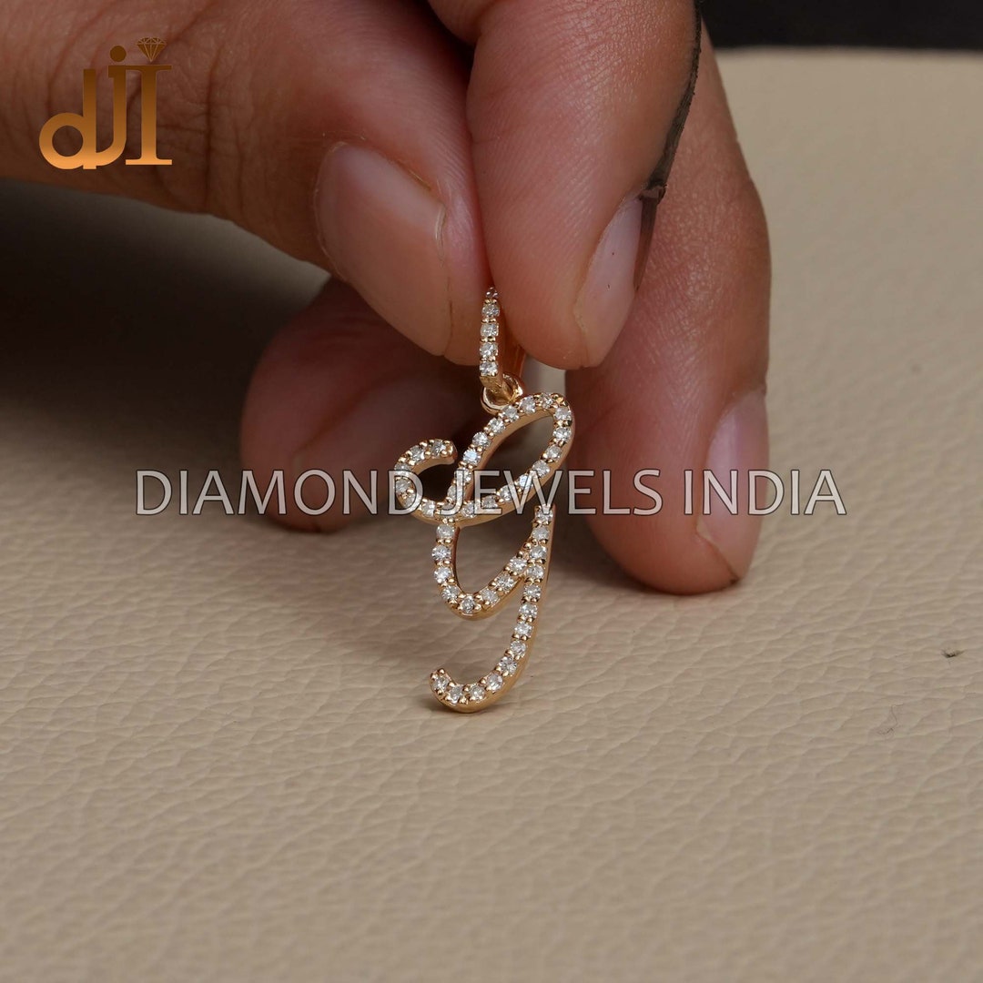Collana Con Iniziale Pave Lettera G – Philip Jones, Cristalli Zirconia In Argento. Gioiello Elegante In Sacchettino Regalo, Per Compleanno O Festa Della Mamma.