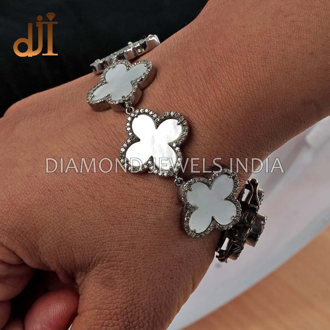 ★tow tow archive★ Clover Symbol Bracelet Daisy TBH12ABTB00 Two Flower Bracelet - Etsy