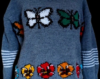 Handgestrickte Aran-Strickjacke: Schmetterlings- & Floral-Acryl-Pullover (Anzüge 34-38)