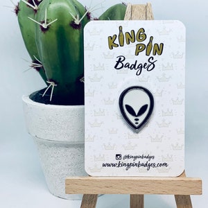 ALIEN Emaille Pin Abzeichen | Retro Pin Abzeichen | UFO und Weltall | Soft Enamel Pin |   Letterbox Geschenk | Mix & Match 3FÜR2