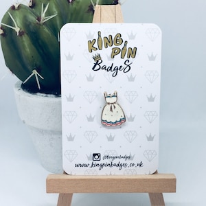 KLEID Emaille Pin Abzeichen | Sommer Kleid Pin | Anstecker | Soft Enamel Pin | Fashion Pin Abzeichen |  Letterbox Geschenk | Mix & Match 3FÜR2