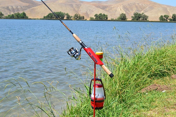 Minifighter™ Red Rod Holder. Top Rated Product on . One of the BEST  Bank Fishing Rod Holders. Made in USA by Sam's Outdoorsman -  Canada