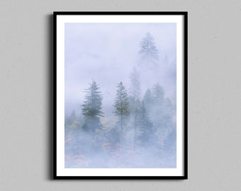 Bos kunst aan de muur, Fine Art bomen fotografie print, groenblijvende bomen Misty Forest foto, mistig landschap, natuurfotografie Nordic Home Decor