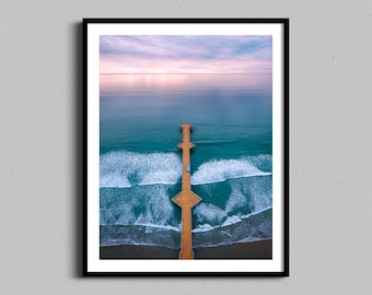 Arte de parede emoldurada California Beach Sunset Pier, fotografia de estilo de vida de surfe, impressão de foto de decoração de casa em tons pastel do oceano costeiro, presente de inauguração de casa