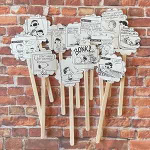 Palillos para cupcakes de Peanuts Gang / libros de Peanuts reutilizados / una docena de adornos para cupcakes / decoraciones para tartas / baby showers / fiestas de cumpleaños