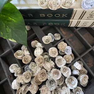 Book page paper flowers | PENNY SIZE | set of 12 | literary wedding | vintage | book theme | centerpieces | table scatter