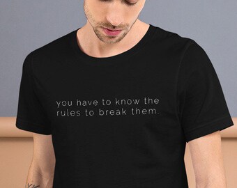 Camiseta "Você Precisa Conhecer as Regras para Quebrá-las", Camiseta "Quebrador de Regras", Camiseta "Rebelde", Camiseta "Rebelde", Camisetas de Rebeldia, Camisetas de Tumulto, Camisetas com Frases
