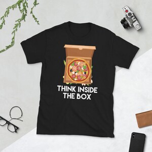 Camisa Think Inside the Box, camisa para amantes de pizza, presente para amantes de pizza, camisa de pizza para mulheres, camiseta masculina de pizza, camiseta vintage de pizza, camiseta
