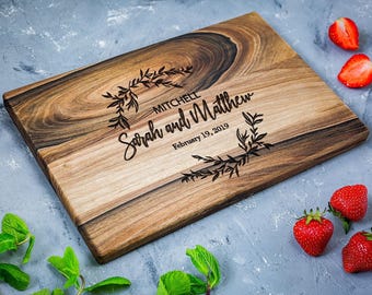 Tabla de cortar personalizada: regalo de madera personalizado, tabla de aniversario personalizada, regalo de boda para pareja