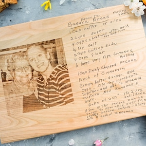 Photo and Recipe Cutting Board – Handwritten Family Recipe Keepsake, Anniversary Gift for Mom or Grandma